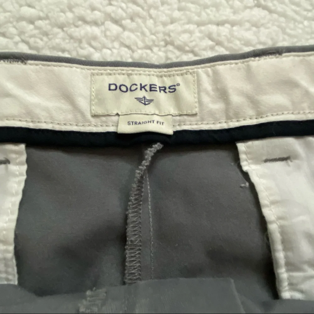Dockers men’s straight fit gray pants size 36/30 Flat Front Four Pockets Casual